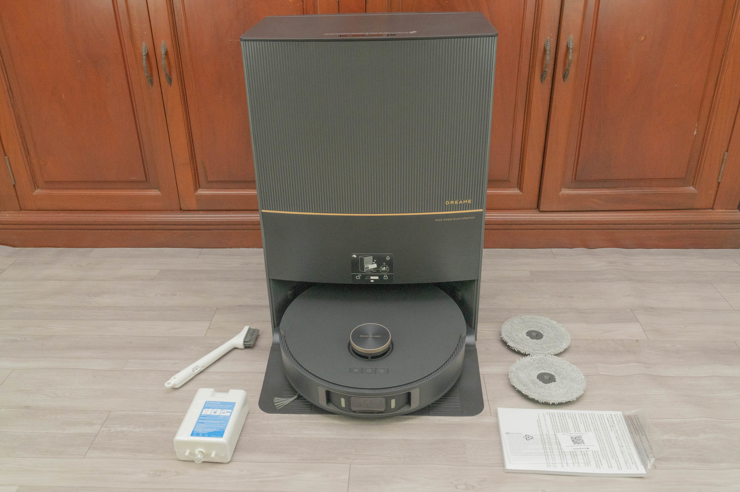 Robot lau nhà đầu tiên có thể tự tháo giẻ